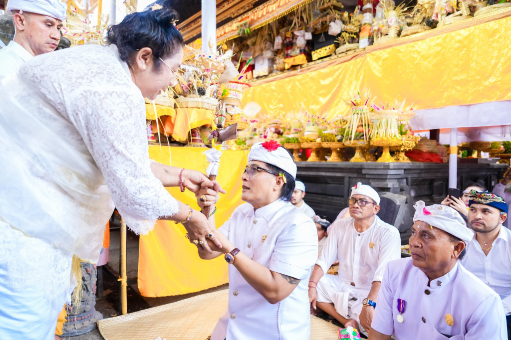 Bupati Giri Prasta Uleman Karya Pura Dang Kahyangan Dalem Camusen